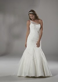 Anne Whittaker Bridal Wear 1082071 Image 9